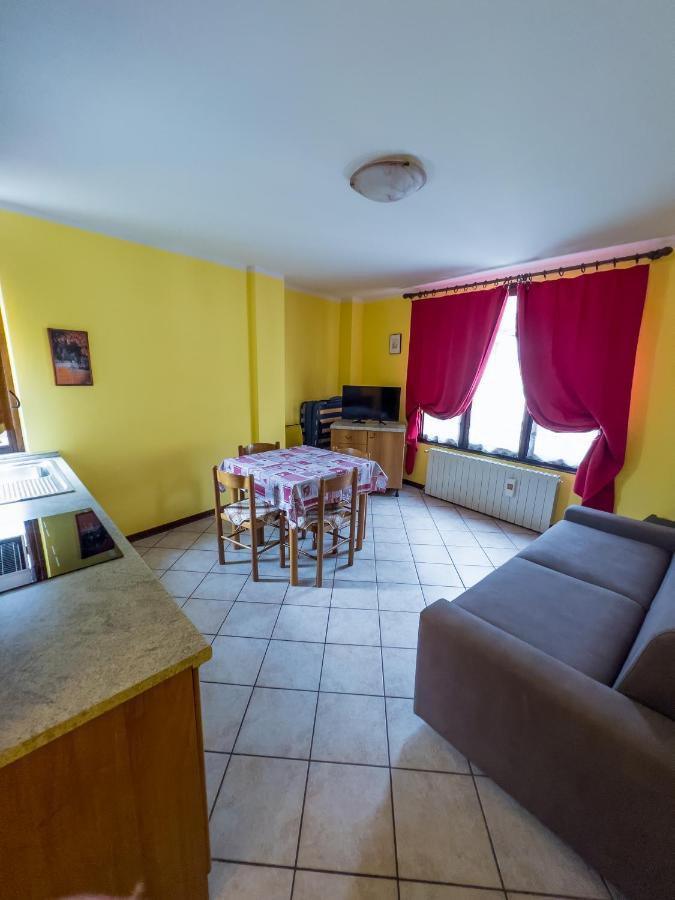 Aparthotel El Rocol Vezza dʼOglio Exterior foto